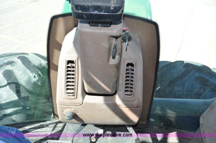 image for item G7007 2005 John Deere 9520 4WD tractor