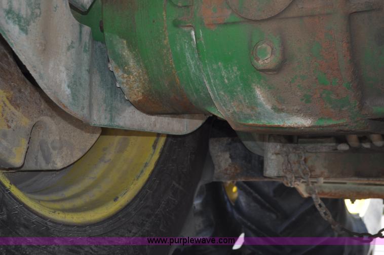 image for item G7007 2005 John Deere 9520 4WD tractor