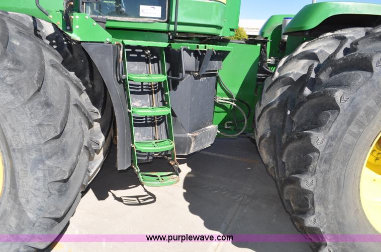 image for item G7007 2005 John Deere 9520 4WD tractor