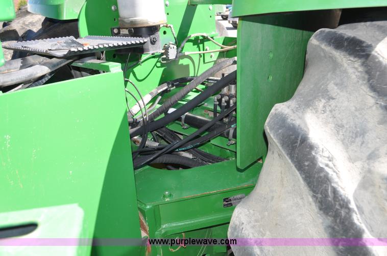 image for item G7007 2005 John Deere 9520 4WD tractor
