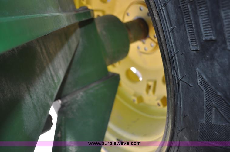 image for item G7007 2005 John Deere 9520 4WD tractor