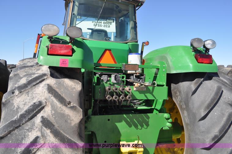 image for item G7007 2005 John Deere 9520 4WD tractor