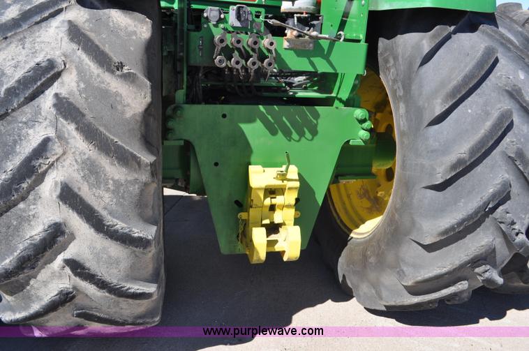 image for item G7007 2005 John Deere 9520 4WD tractor