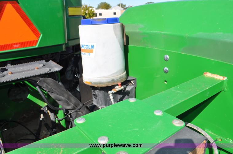 image for item G7007 2005 John Deere 9520 4WD tractor