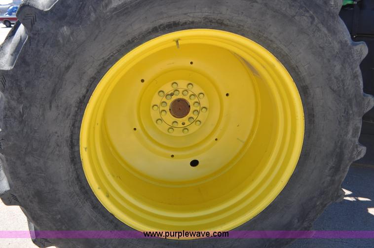 image for item G7007 2005 John Deere 9520 4WD tractor