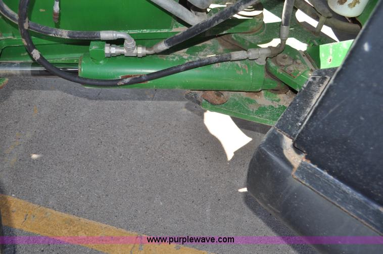 image for item G7007 2005 John Deere 9520 4WD tractor