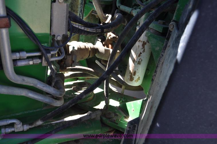 image for item G7007 2005 John Deere 9520 4WD tractor