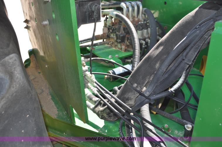 image for item G7007 2005 John Deere 9520 4WD tractor