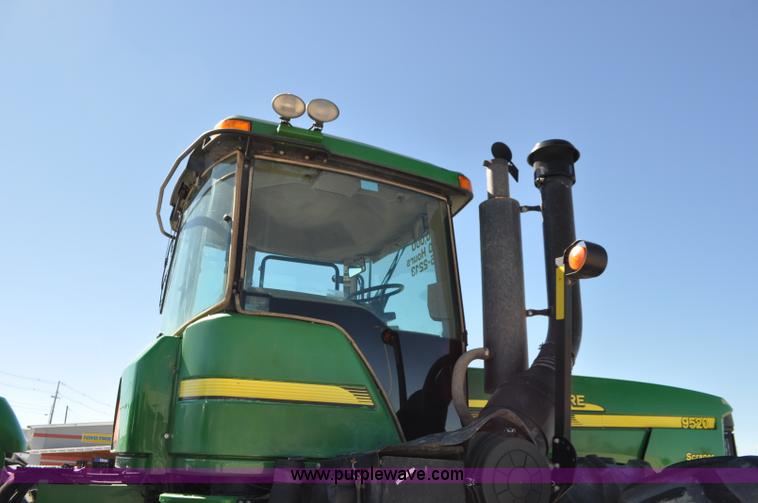 image for item G7007 2005 John Deere 9520 4WD tractor