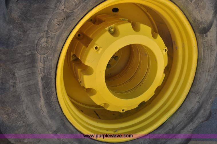 image for item G7007 2005 John Deere 9520 4WD tractor