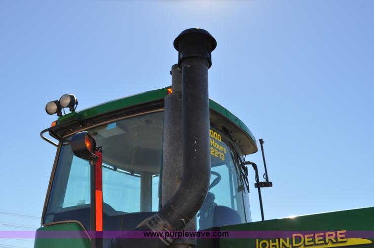 image for item G7007 2005 John Deere 9520 4WD tractor