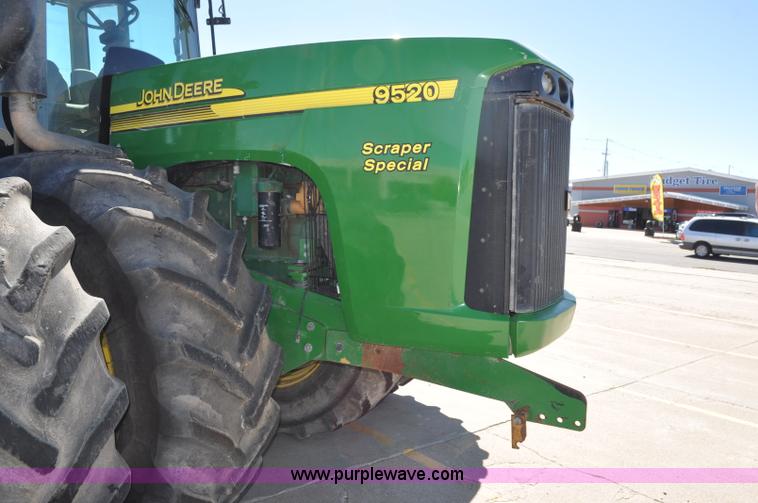 image for item G7007 2005 John Deere 9520 4WD tractor