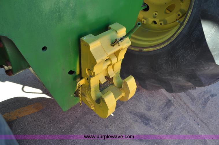 image for item G7007 2005 John Deere 9520 4WD tractor