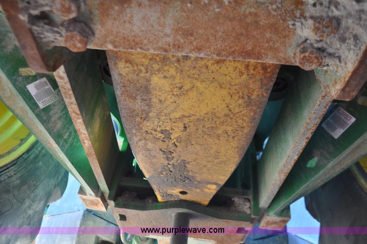 image for item G7007 2005 John Deere 9520 4WD tractor