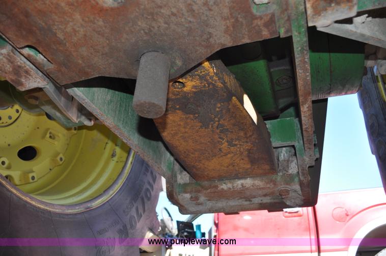 image for item G7007 2005 John Deere 9520 4WD tractor