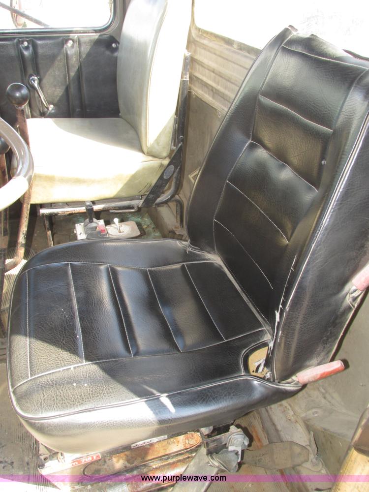 image for item H1159 1985 Mack Econodyne R686ST semi truck