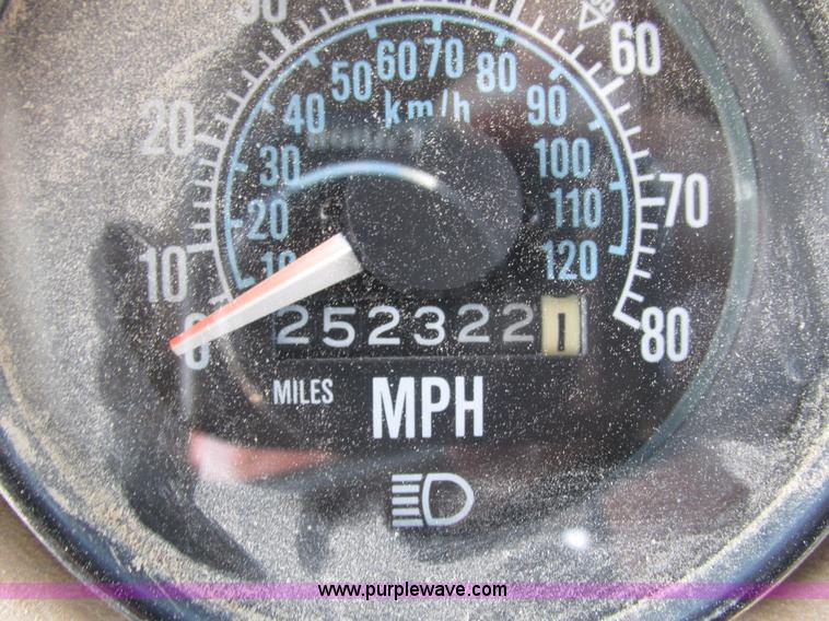 image for item H1159 1985 Mack Econodyne R686ST semi truck