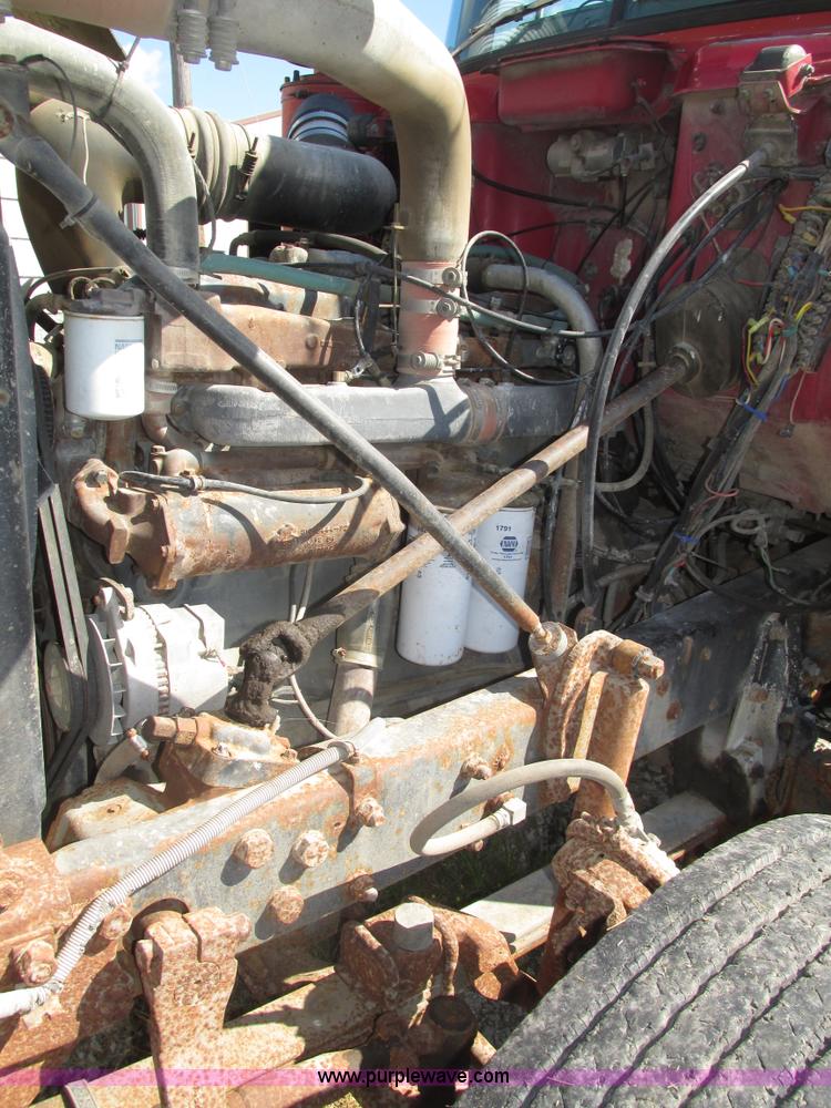 image for item H1159 1985 Mack Econodyne R686ST semi truck