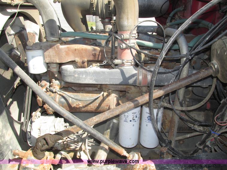 image for item H1159 1985 Mack Econodyne R686ST semi truck