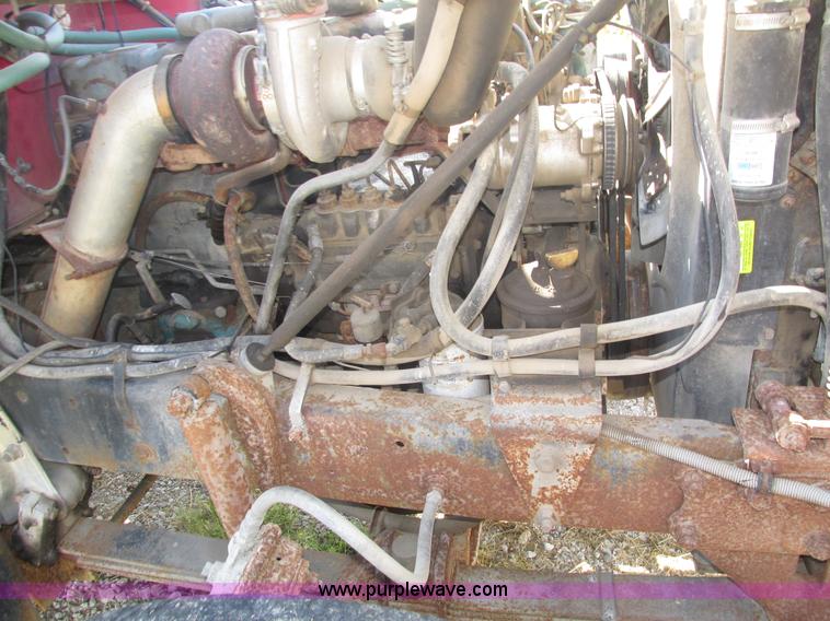 image for item H1159 1985 Mack Econodyne R686ST semi truck