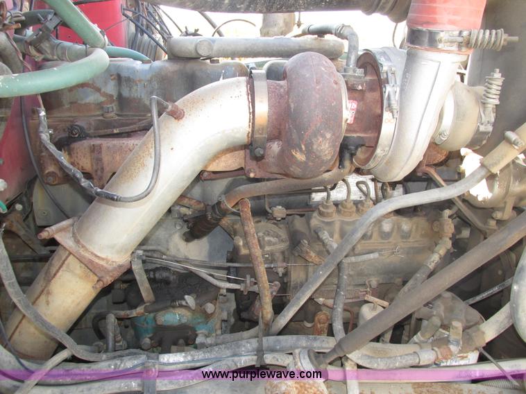 image for item H1159 1985 Mack Econodyne R686ST semi truck