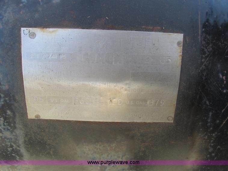 image for item H1159 1985 Mack Econodyne R686ST semi truck