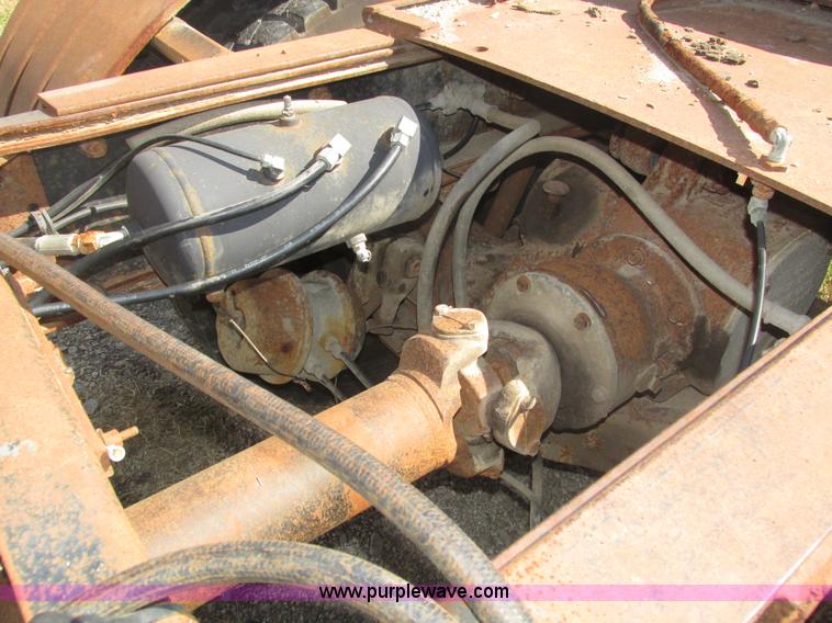 image for item H1159 1985 Mack Econodyne R686ST semi truck