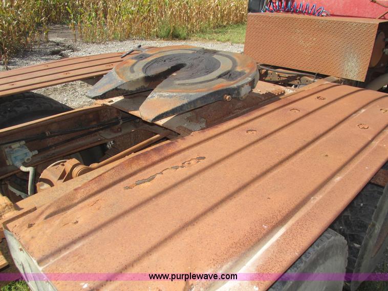 image for item H1159 1985 Mack Econodyne R686ST semi truck