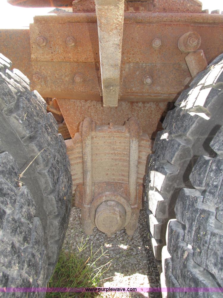 image for item H1159 1985 Mack Econodyne R686ST semi truck