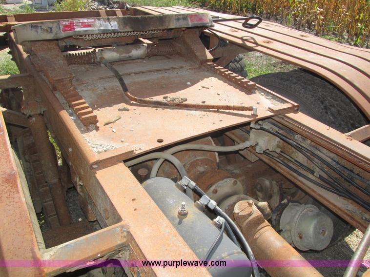 image for item H1159 1985 Mack Econodyne R686ST semi truck