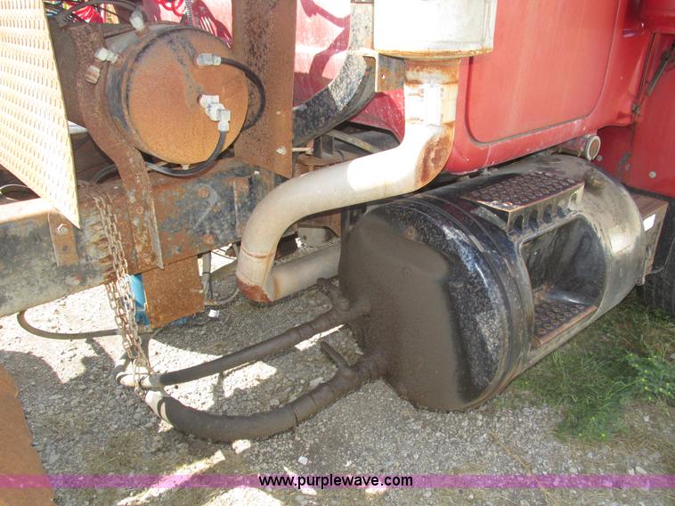 image for item H1159 1985 Mack Econodyne R686ST semi truck