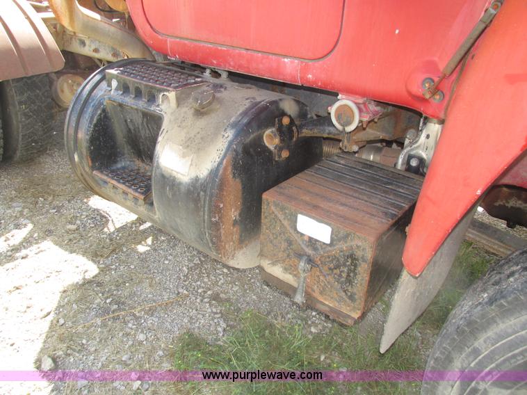 image for item H1159 1985 Mack Econodyne R686ST semi truck