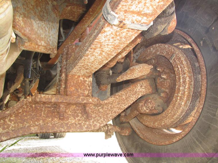 image for item H1159 1985 Mack Econodyne R686ST semi truck