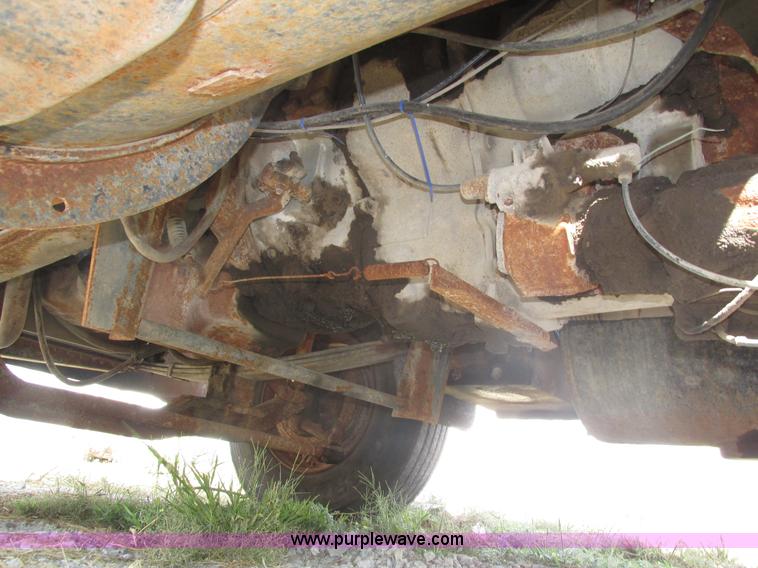 image for item H1159 1985 Mack Econodyne R686ST semi truck