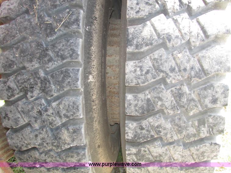 image for item H1159 1985 Mack Econodyne R686ST semi truck