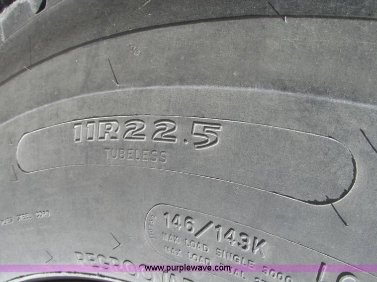 image for item H1159 1985 Mack Econodyne R686ST semi truck