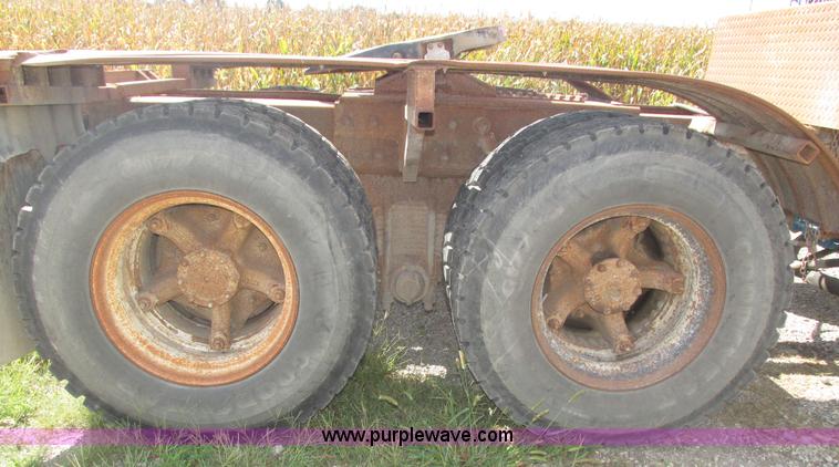 image for item H1159 1985 Mack Econodyne R686ST semi truck