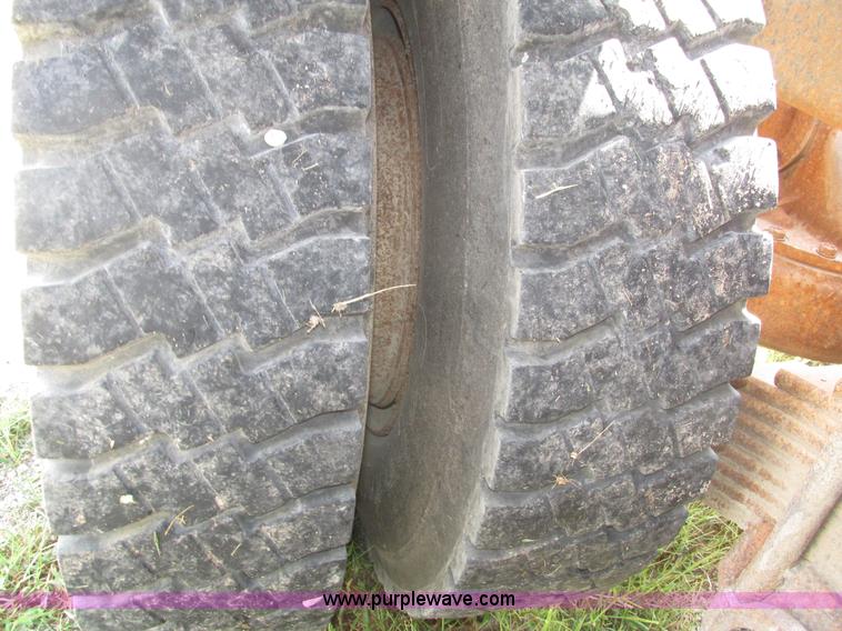 image for item H1159 1985 Mack Econodyne R686ST semi truck