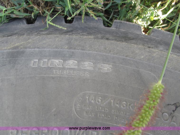 image for item H1159 1985 Mack Econodyne R686ST semi truck