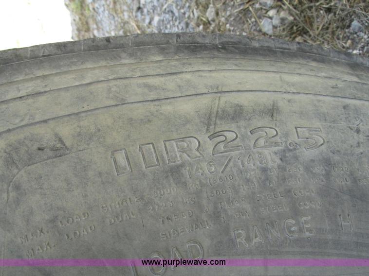 image for item H1159 1985 Mack Econodyne R686ST semi truck