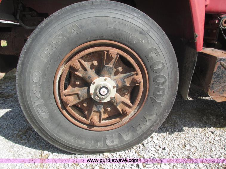 image for item H1159 1985 Mack Econodyne R686ST semi truck