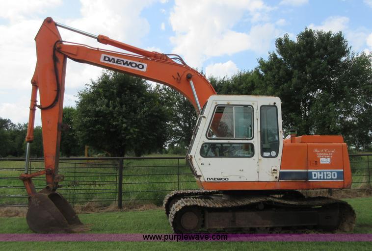 image for item I1976 1996 Daewoo DH130-2 excavator