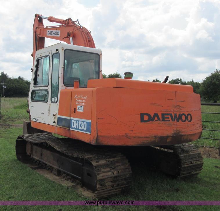 image for item I1976 1996 Daewoo DH130-2 excavator
