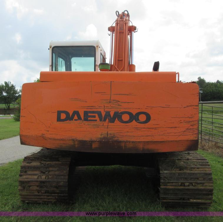 image for item I1976 1996 Daewoo DH130-2 excavator