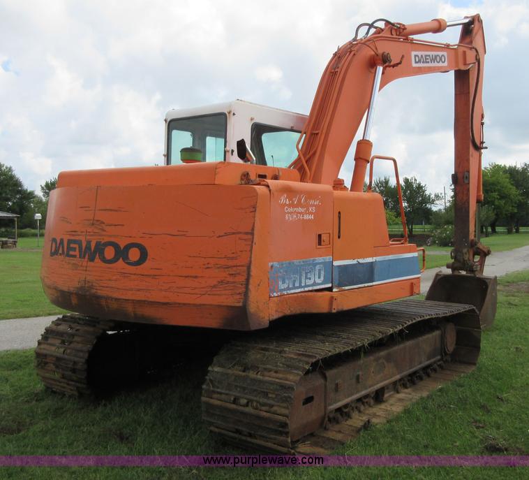 image for item I1976 1996 Daewoo DH130-2 excavator
