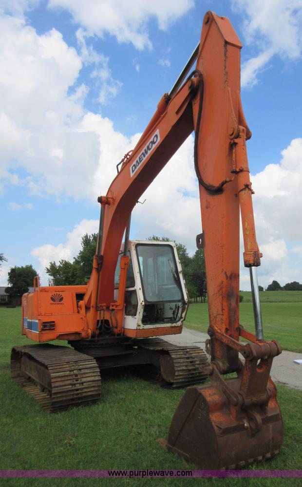image for item I1976 1996 Daewoo DH130-2 excavator