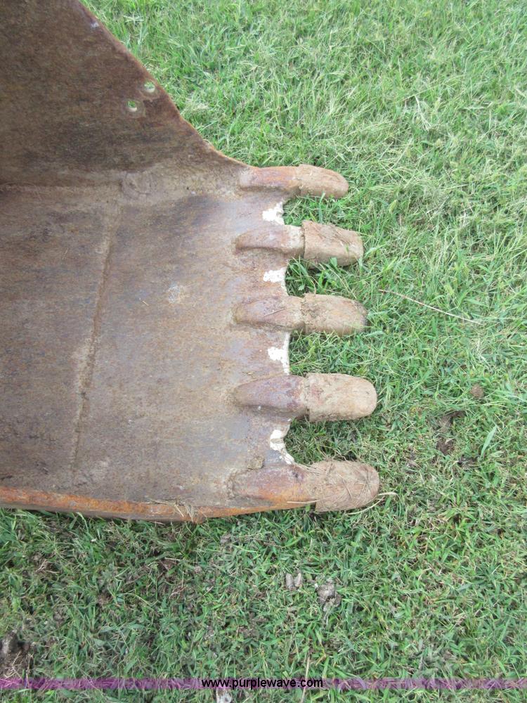 image for item I1976 1996 Daewoo DH130-2 excavator