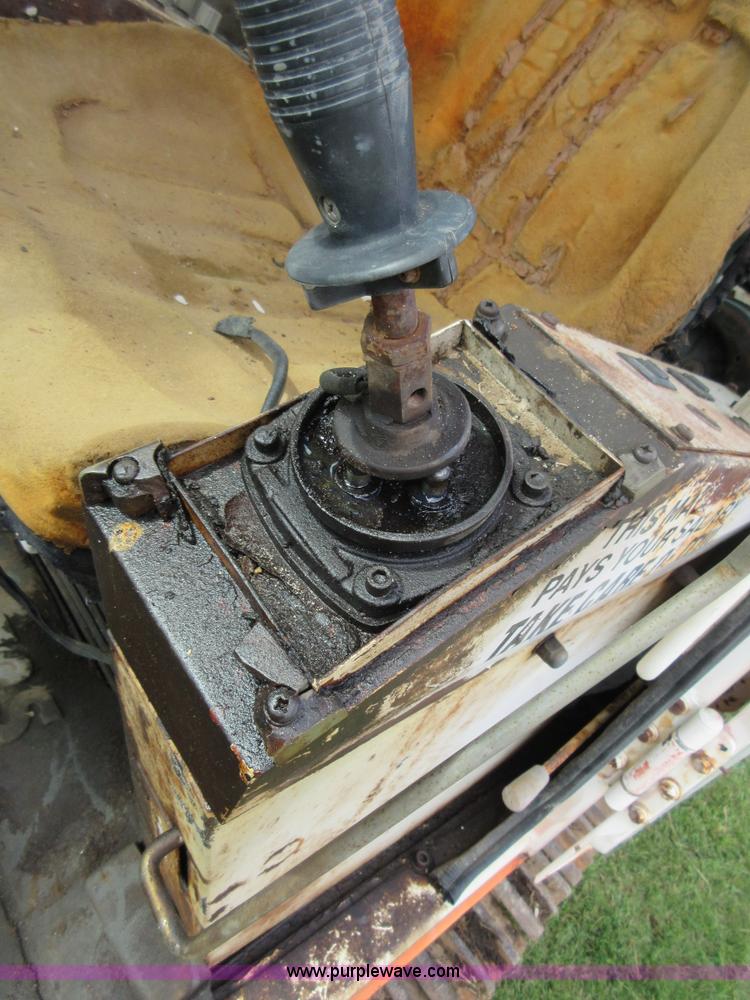 image for item I1976 1996 Daewoo DH130-2 excavator