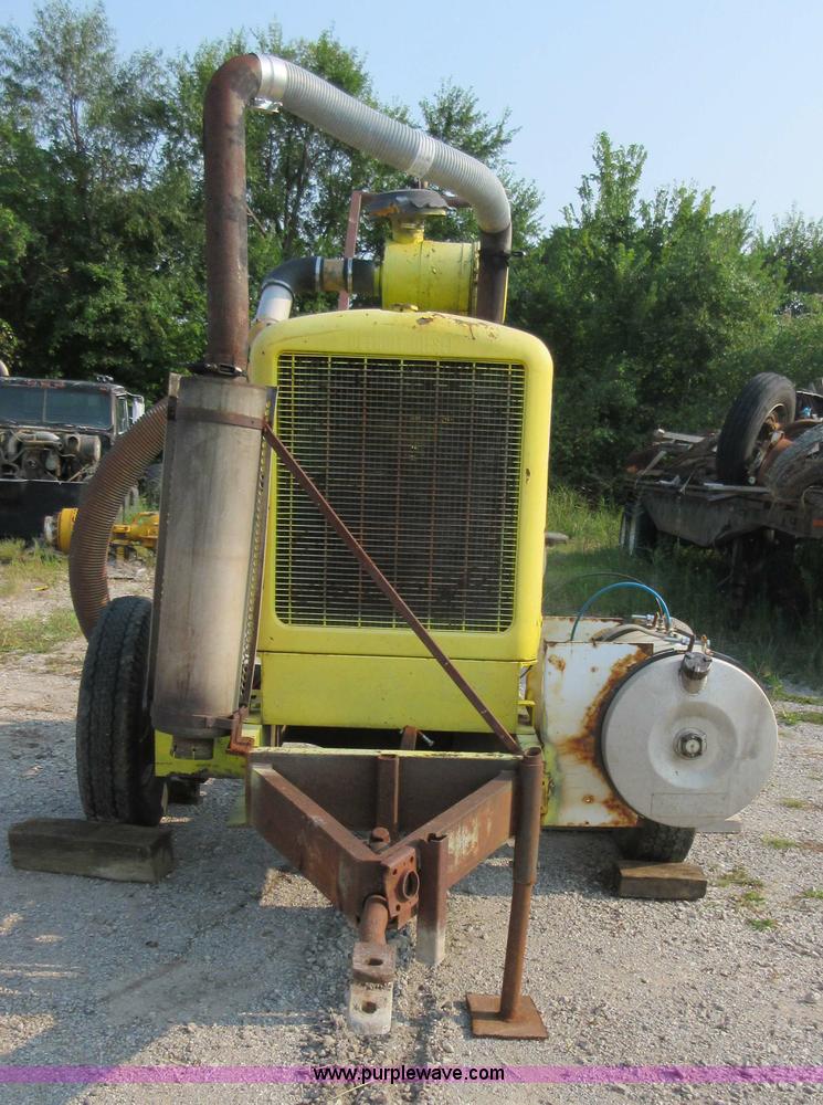 image for item I1992 Trailer mounted water pump