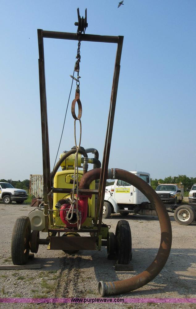 image for item I1992 Trailer mounted water pump